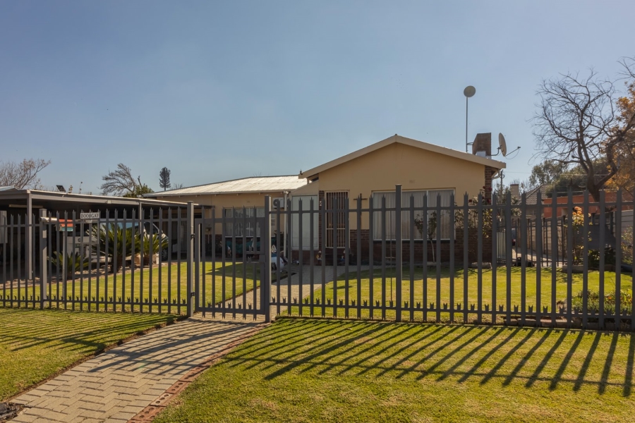 6 Bedroom Property for Sale in Morewag Free State